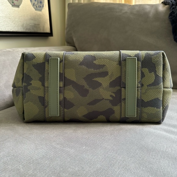 ✨❌ SOLD ❌ Rothy's Green Camo Essential Tote - Picture 4 of 4